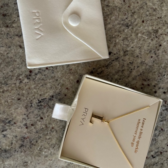 Prya L pendant necklace - Picture 2 of 4